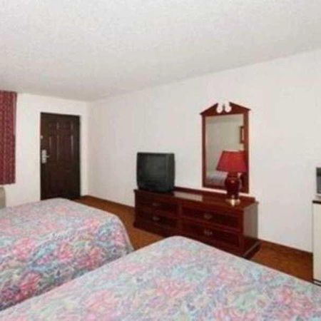 Econo Lodge At Nasa Webster Chambre photo